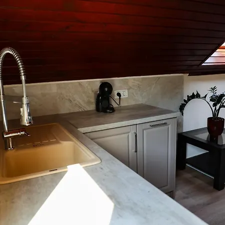 Annabella Apartmanhaz דירה Balatongyörök